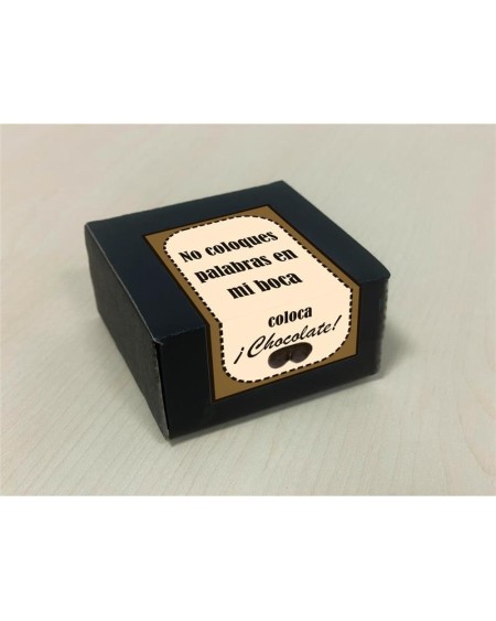 box with 8 breast-shaped pure chocolates