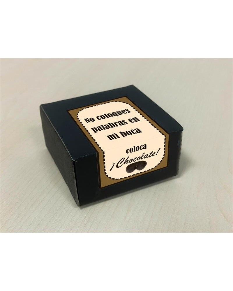 box with 8 breast-shaped pure chocolates