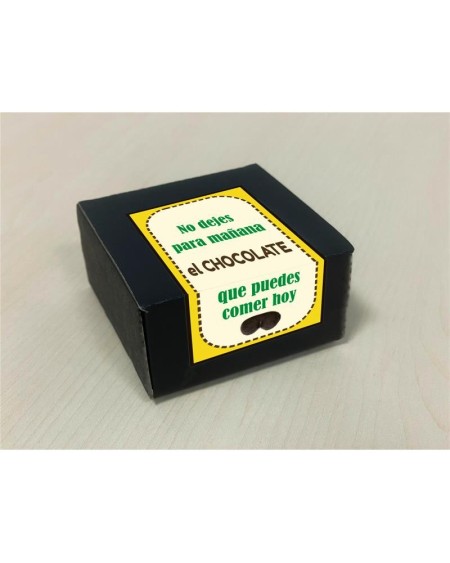 box with 8 breast-shaped pure chocolates