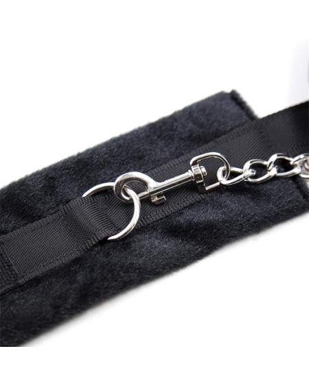 handcuffs with velcro with long fur noir