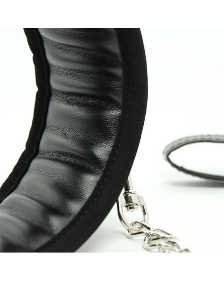 collar with metal leash and pedded interior noir