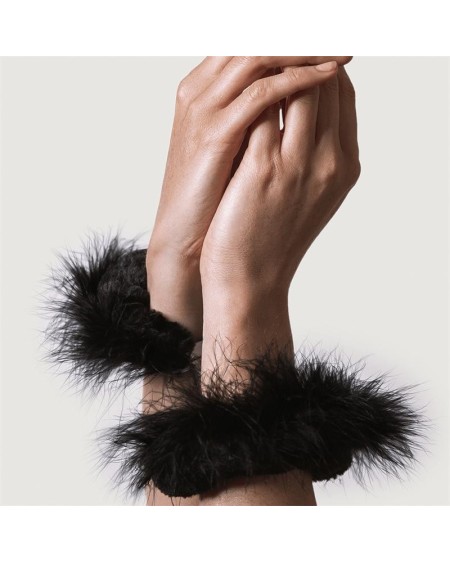 Cuffs Metal and Feathers Black